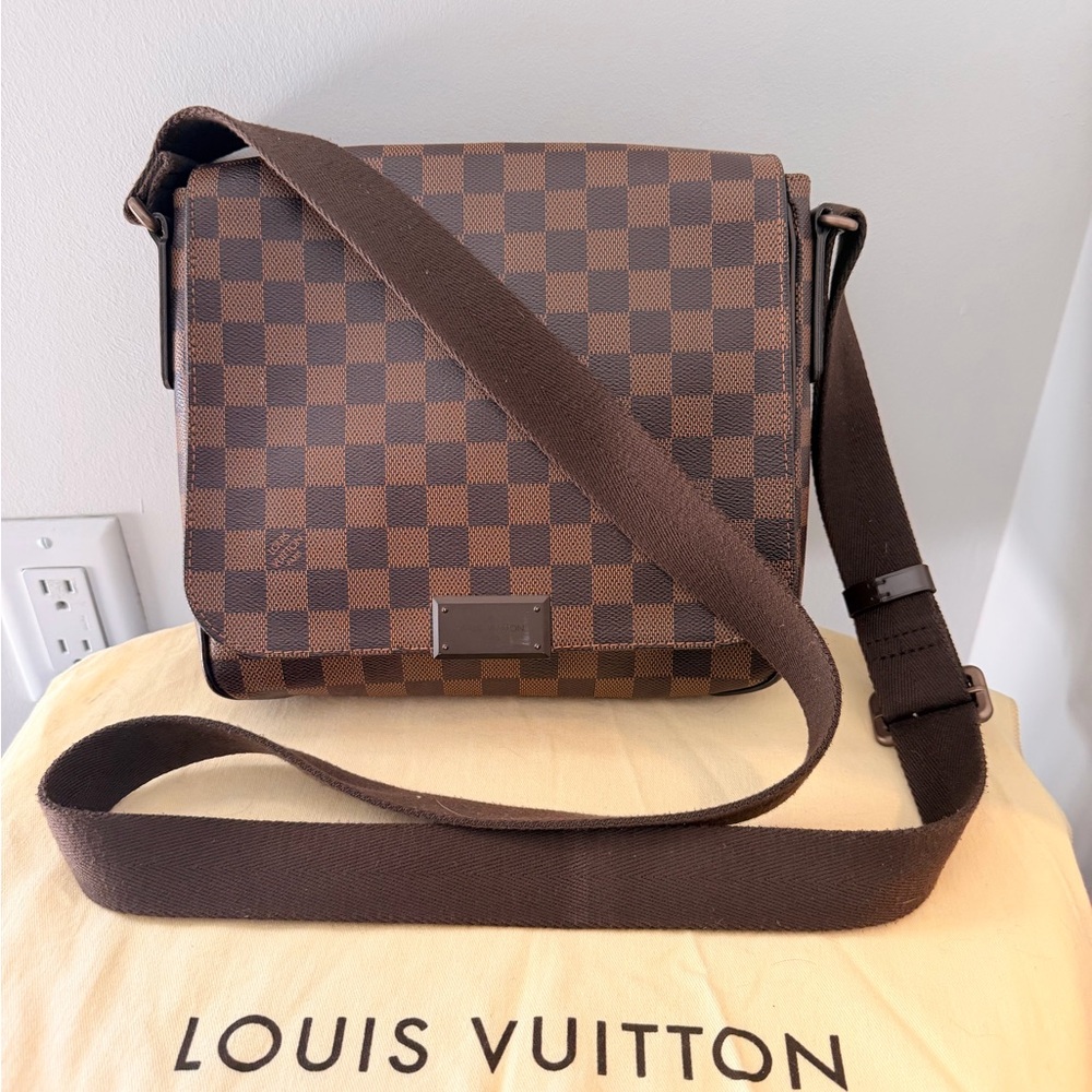 Louis Vuitton Damier Ebene District Messenger crossbody Bag
